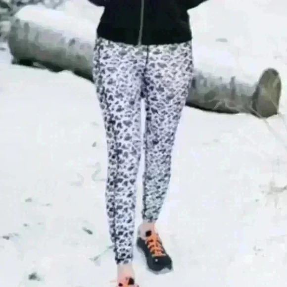 ZYIA Active Snow Leopard Print Brilliant Pocket Leggings Size 8 10 White - Picture 1 of 7